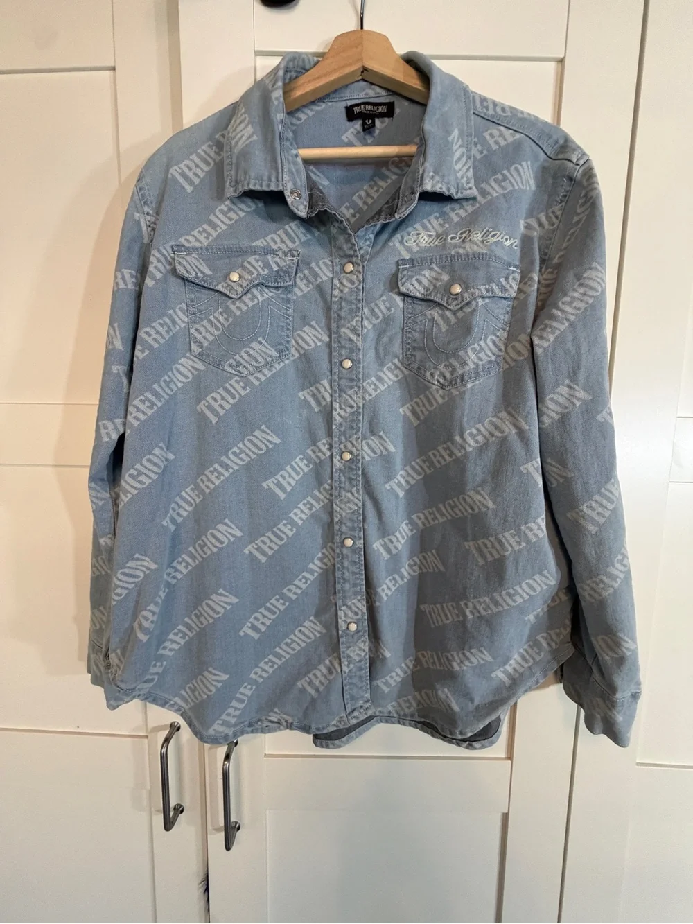 True Religion Light Blue All-Over Logo Denim Shirt Jacket B7
